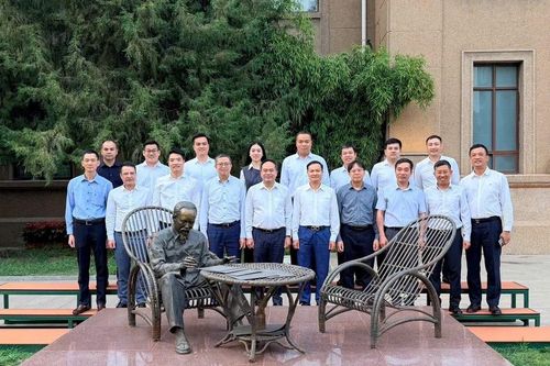 Đoàn đại biểu Công an TP Hà Nội dâng hương tưởng nhớ Chủ tịch Hồ Chí Minh tại Trung Quốc