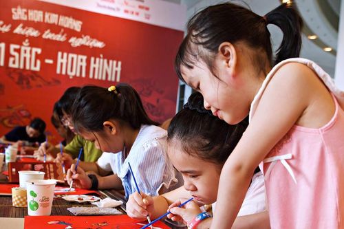 Khám phá tranh Kim Hoàng bằng những trải nghiệm thú vị