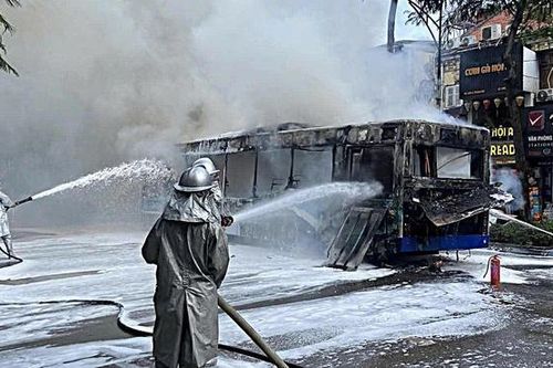 Hà Nội tăng cường phòng cháy trên xe buýt, tàu điện sau vụ cháy xe buýt tuyến 03A