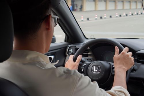 Mùa nóng cao điểm, lưu ý gì để bảo về xe?