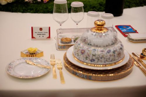 Bộ bát đĩa Trung Quốc dùng trong quốc yến thết đãi ông Trump