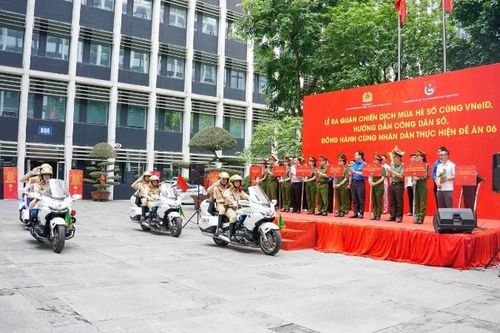 Khởi động 'Chiến dịch Mùa hè số cùng VNeID'