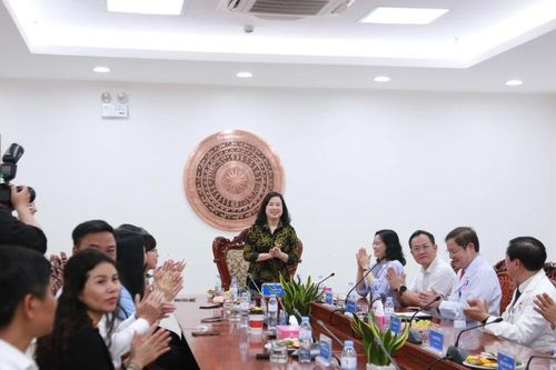 Bộ trưởng Y tế thăm, làm việc tại Bệnh viện Ung bướu Nghệ An