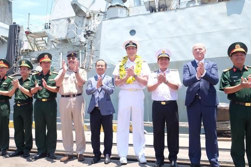 Tàu Hải quân Hoàng gia Canada HMCS Charlottetown thăm Đà Nẵng