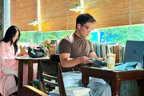 Khi quán cà phê thành nơi 'trú ẩn'
