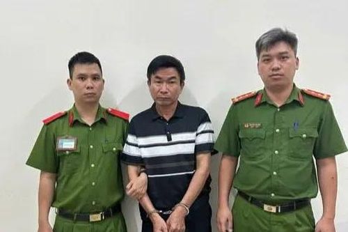 Công an khởi tố người đàn ông hành hung shipper ở phường Rạch Dừa