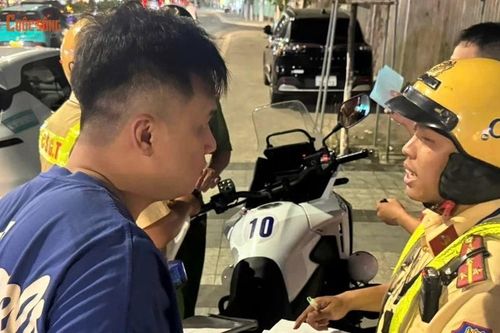 Hơn 1 giờ tuần tra, CSGT xử phạt đủ loại xe ở phường Đông Hòa