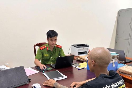 Phẫn nộ con trai livestream chửi bới, dọa đánh mẹ đẻ ở Hà Tĩnh