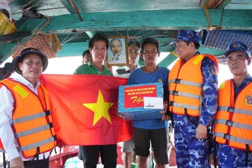 Tiếp sức lực lượng làm nhiệm vụ trên tuyến biển đảo Tây Nam