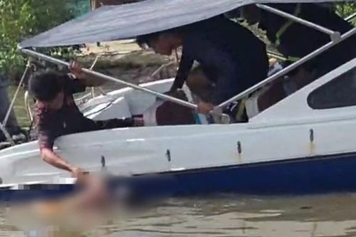 Tìm thấy thi thể cháu bé 6 tuổi trong vụ chìm ghe ở Cà Mau
