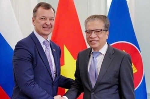 Đại sứ Đặng Minh Khôi làm việc với Phó Chủ tịch thứ nhất Hội đồng Liên bang Nga