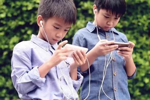 Phòng, chống tác hại mặt trái internet với trẻ em