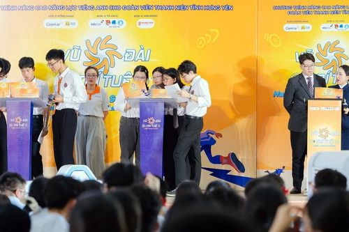 Học sinh tranh tài ghép từ, tạo câu tiếng Anh chinh phục học bổng