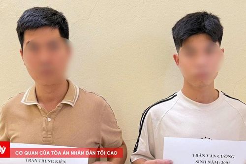 Nguyên nhân người phụ nữ bế con nhỏ bị đánh hội đồng ở tiệm cắt tóc?