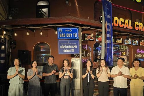 Gắn biển tuyến phố an toàn thực phẩm tại cao điểm du lịch-ẩm thực Hà Nội