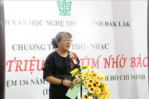 Sâu lắng chương trình thơ nhạc 'Muôn triệu trái tim nhớ Bác'