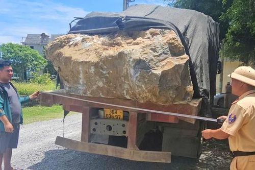 Thanh Hóa bắt, xử phạt hàng loạt xe chở quá tải, có xe quá tải hơn 700%