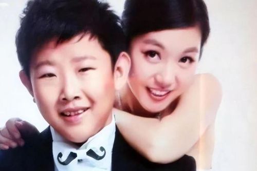 Chụp ảnh cưới, người đàn ông 40 tuổi bị nhầm là 'con của vợ'