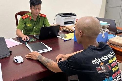 Livestream cảnh chửi bới, dọa đánh mẹ ruột, người đàn ông bị công an triệu tập
