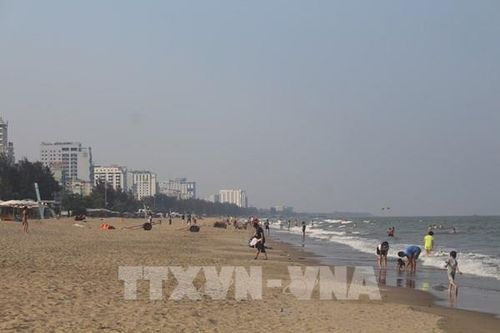 Du lịch biển vào mùa cao điểm