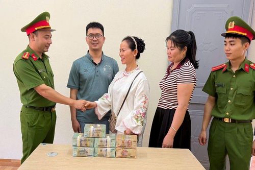 Chuyển nhầm gần 3 tỷ đồng, người phụ nữ vỡ òa khi được hoàn trả đầy đủ