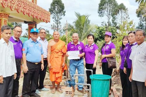 Hội Hữu nghị Việt Nam - Campuchia tỉnh An Giang bàn giao 5 giếng nước tại xã Định Hòa