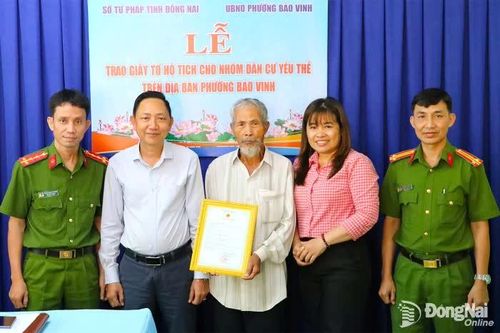 'Trao danh tính' cho người yếu thế