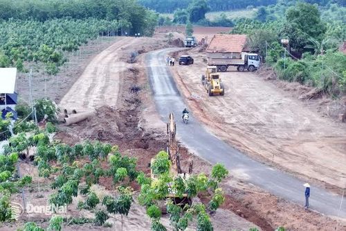 Người dân Tân Lợi đồng lòng hiến đất mở đường