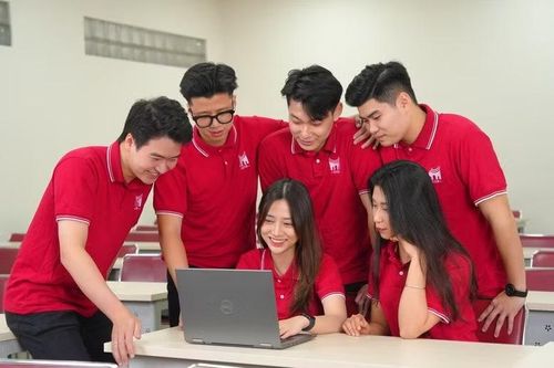 Việt Nam có trường công lập đầu tiên đạt QS Stars 5 Stars