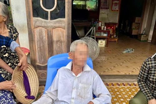 Công an phường Hoài Nhơn Đông giải cứu người đàn ông đi lạc trên rừng