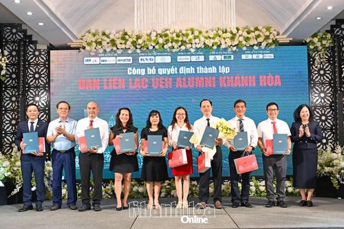 Thành lập Ban liên lạc cựu sinh viên, học viên Đại học Kinh tế TP. Hồ Chí Minh tại Khánh Hòa
