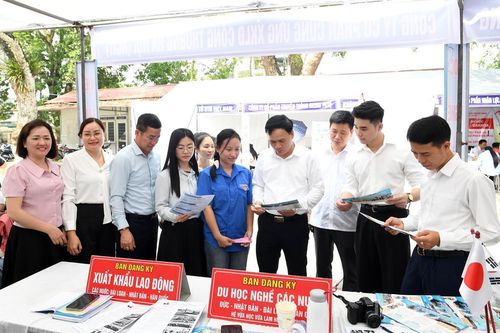 Ngày hội việc làm kết nối doanh nghiệp với sinh viên và người lao động