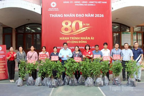 Phường Hà Giang 2 trao sinh kế, hỗ trợ những hộ gia đình có hoàn cảnh khó khăn nhân dịp Tháng Nhân đạo 2026