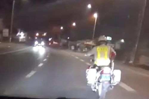 CSGT Đắk Lắk hỗ trợ đưa thanh niên bị co giật, ngất xỉu trên đường đi cấp cứu