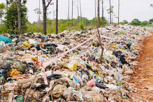 Lâm Đồng: Bãi rác quá tải, hơn 7.000 tấn rác tồn đọng gây ô nhiễm khu dân cư