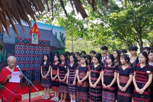 Tái hiện nghi lễ đồng bào các dân tộc thiểu số mang họ Hồ