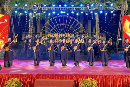 Chương trình nghệ thuật chào mừng Đại hội đại biểu toàn quốc MTTQ Việt Nam lần thứ XI tại Phố đi bộ Kim Đồng