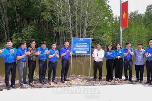 Đoàn Thanh niên Bộ Tài chính bàn giao nhiều công trình ý nghĩa tại Đất Mũi