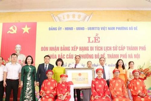 Phường Bồ Đề đón nhận Bằng xếp hạng di tích cấp thành phố đối với chùa Bắc Cầu 3