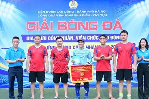Sôi nổi giải bóng đá CNVCLĐ phường Phú Diễn và Tây Tựu năm 2026