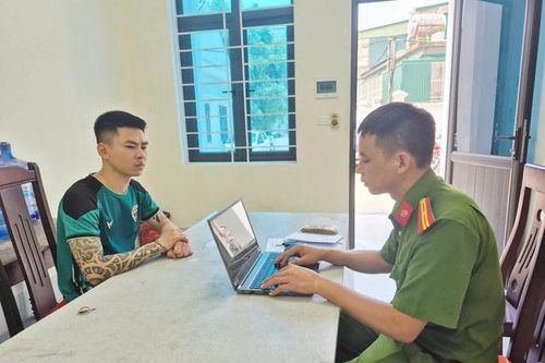 Giả vờ mua trứng gà rồi giật dây chuyền vàng