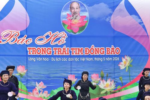 Bác Hồ trong trái tim đồng bào