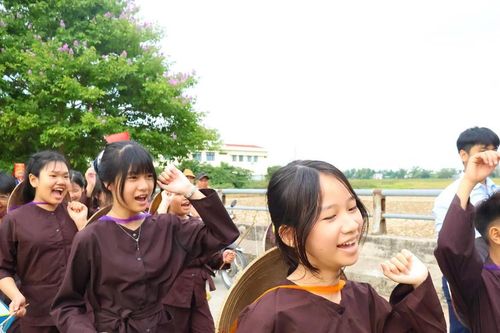 Rực rỡ sắc màu đoàn rước Thần Nông trong Lễ hội Mục đồng Đà Nẵng
