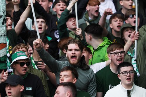 Fan Celtic mất kiểm soát sau chức vô địch kịch tính