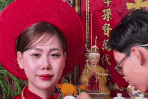 Cô dâu khóc sưng mắt vì mất 6 chỉ vàng trong ngày cưới