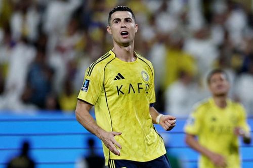 Messi hơn Ronaldo ở khoảnh khắc đau nhất
