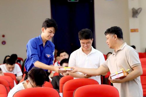 Đắk Lắk khơi dậy tình yêu sách qua những tác phẩm viết về Bác Hồ