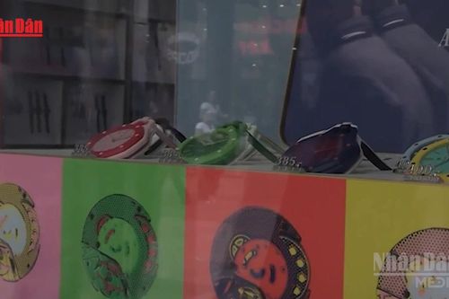 [Video] Hỗn loạn bùng phát tại Milan, Italy vì bộ sưu tập đồng hồ Swatch x AP