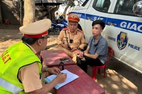 Bắt đối tượng cướp giật dây chuyền vàng khi đang trên xe khách bỏ trốn