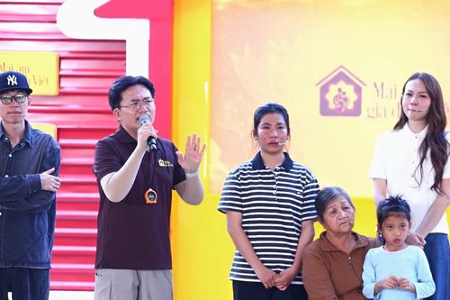Double2T và Phí Phương Anh dốc sức vượt thử thách giúp các gia đình có hoàn cảnh khó khăn nhận gần 200 triệu đồng